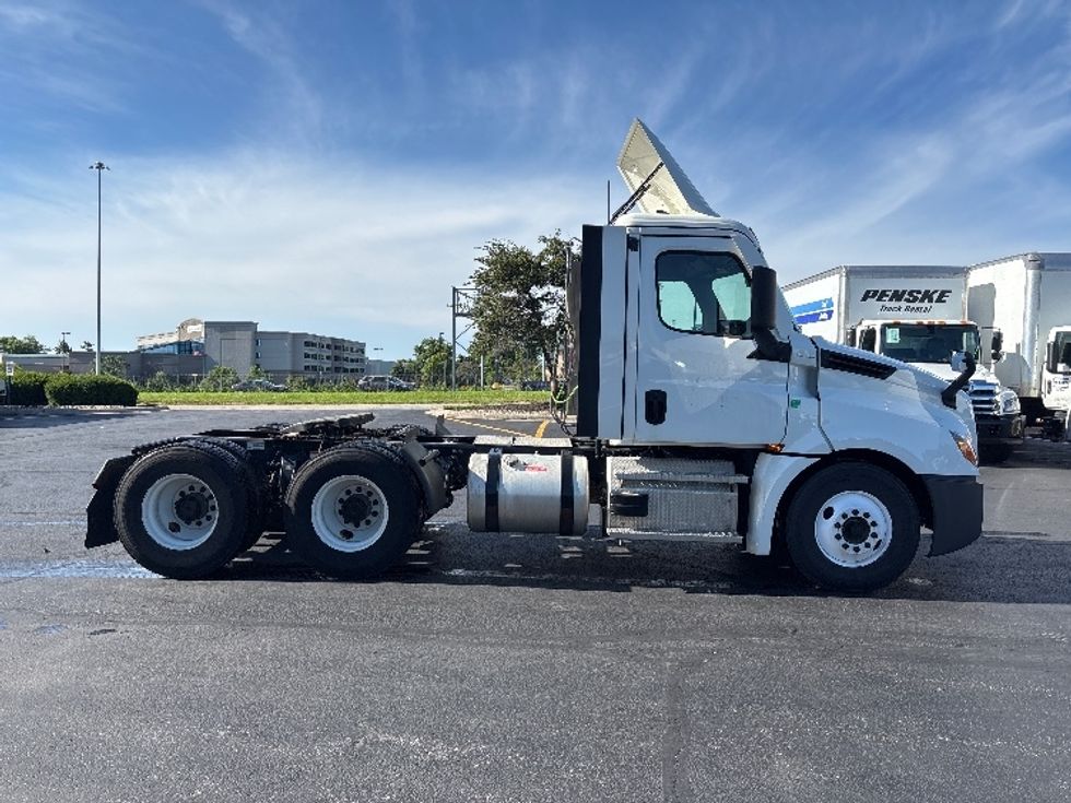 Day Cab Tractor-Heavy Duty Tractors-Freightliner-2021-T12664ST-Columbus-OH-173,309\n\t\tmiles-$ 69,500 - Image 8