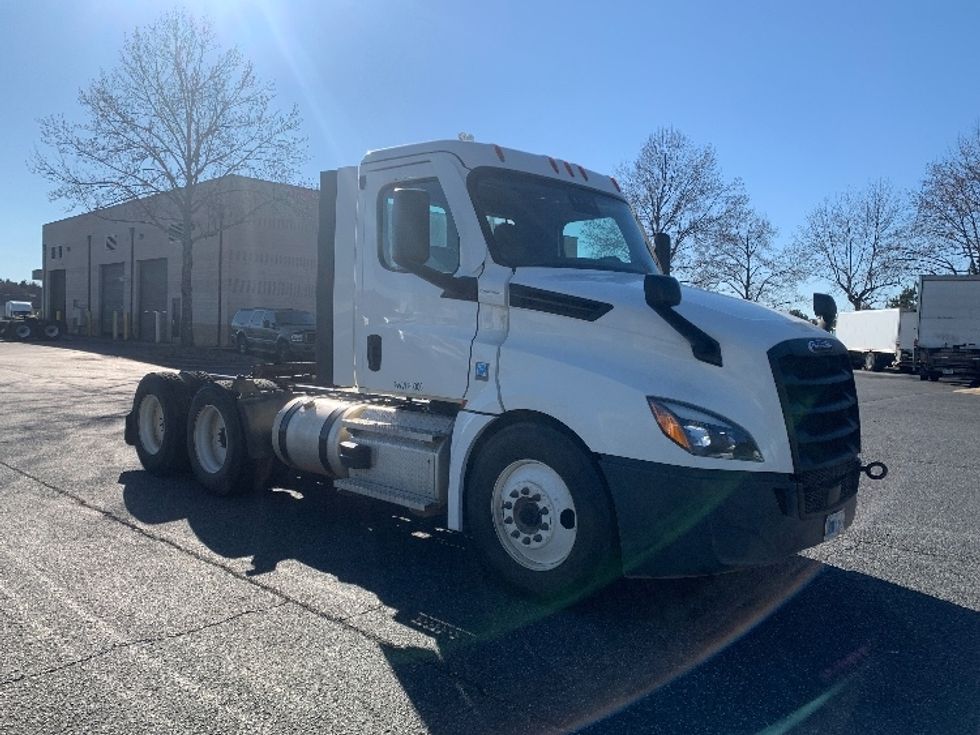 Day Cab Tractor-Heavy Duty Tractors-Freightliner-2021-T12664ST-Concord-NC-218,857\n\t\tmiles-$ 70,000 - Image 1