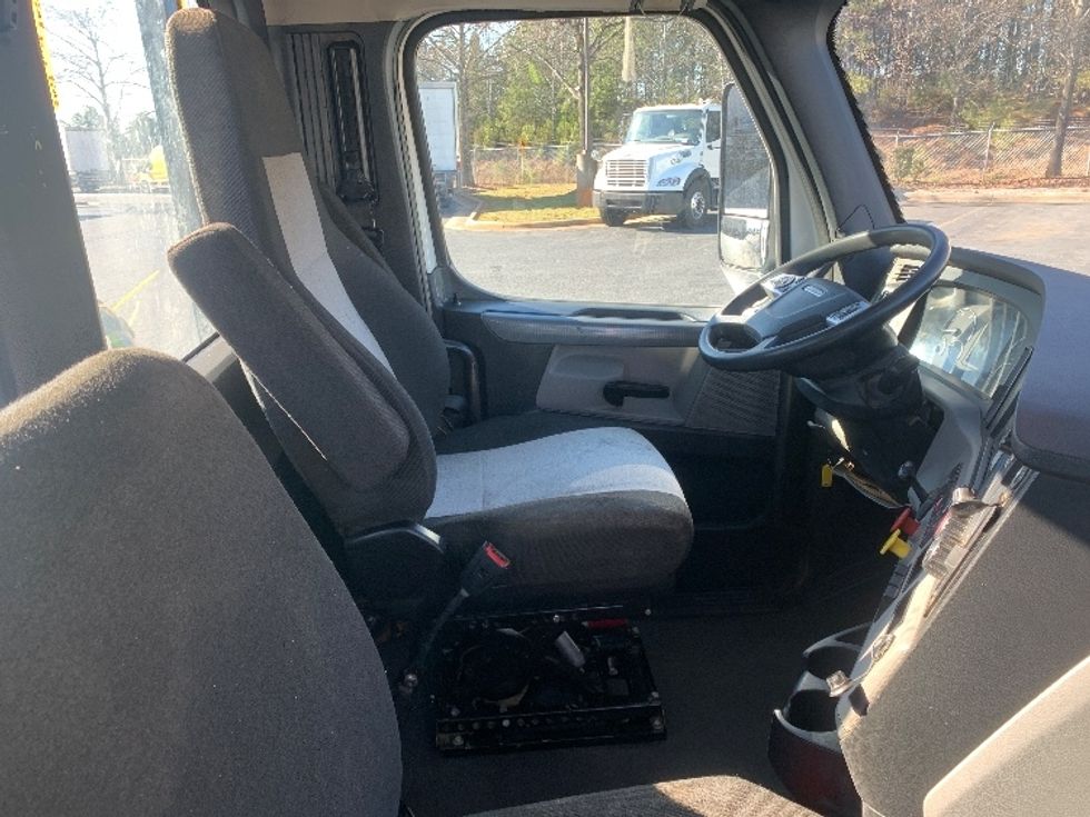 Day Cab Tractor-Heavy Duty Tractors-Freightliner-2021-T12664ST-Concord-NC-218,857\n\t\tmiles-$ 70,000 - Image 14