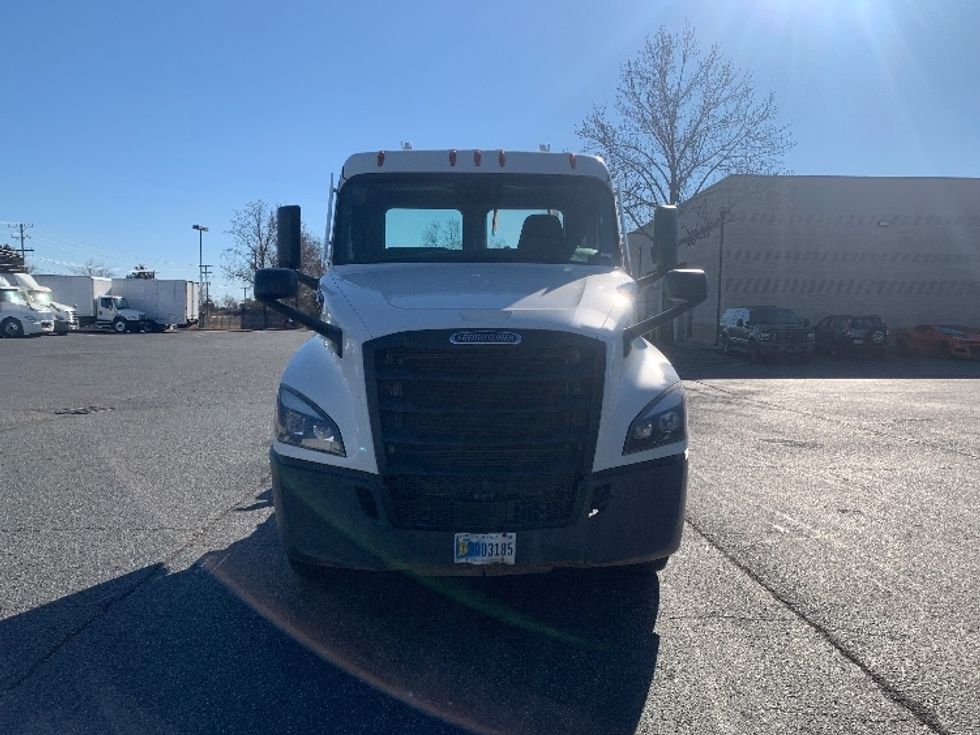 Day Cab Tractor-Heavy Duty Tractors-Freightliner-2021-T12664ST-Concord-NC-218,857\n\t\tmiles-$ 70,000 - Image 2