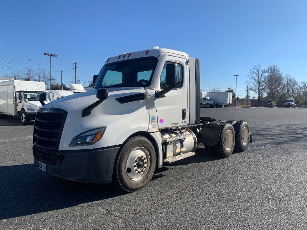 Day Cab Tractor-Heavy Duty Tractors-Freightliner-2021-T12664ST-Concord-NC-218,857\n\t\tmiles-$ 70,000 - Image 3