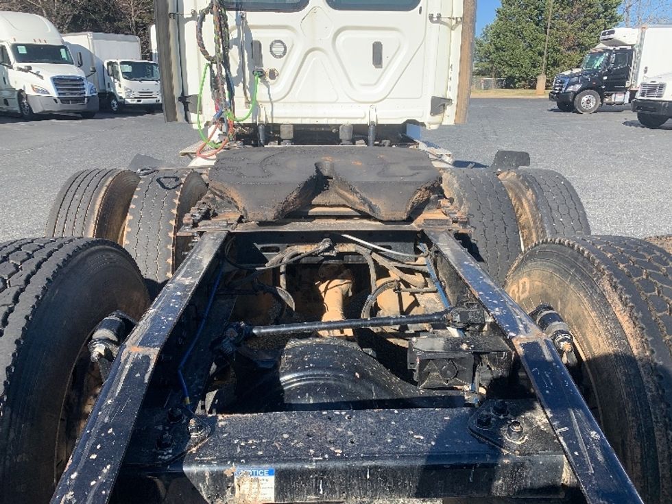 Day Cab Tractor-Heavy Duty Tractors-Freightliner-2021-T12664ST-Concord-NC-218,857\n\t\tmiles-$ 70,000 - Image 6