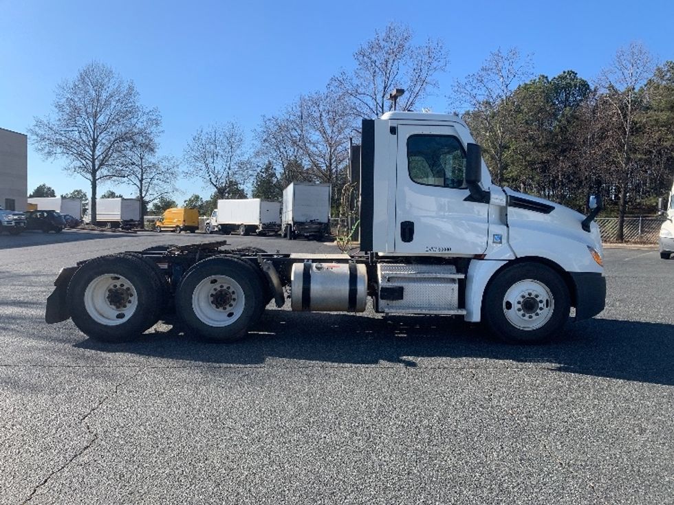 Day Cab Tractor-Heavy Duty Tractors-Freightliner-2021-T12664ST-Concord-NC-218,857\n\t\tmiles-$ 70,000 - Image 8