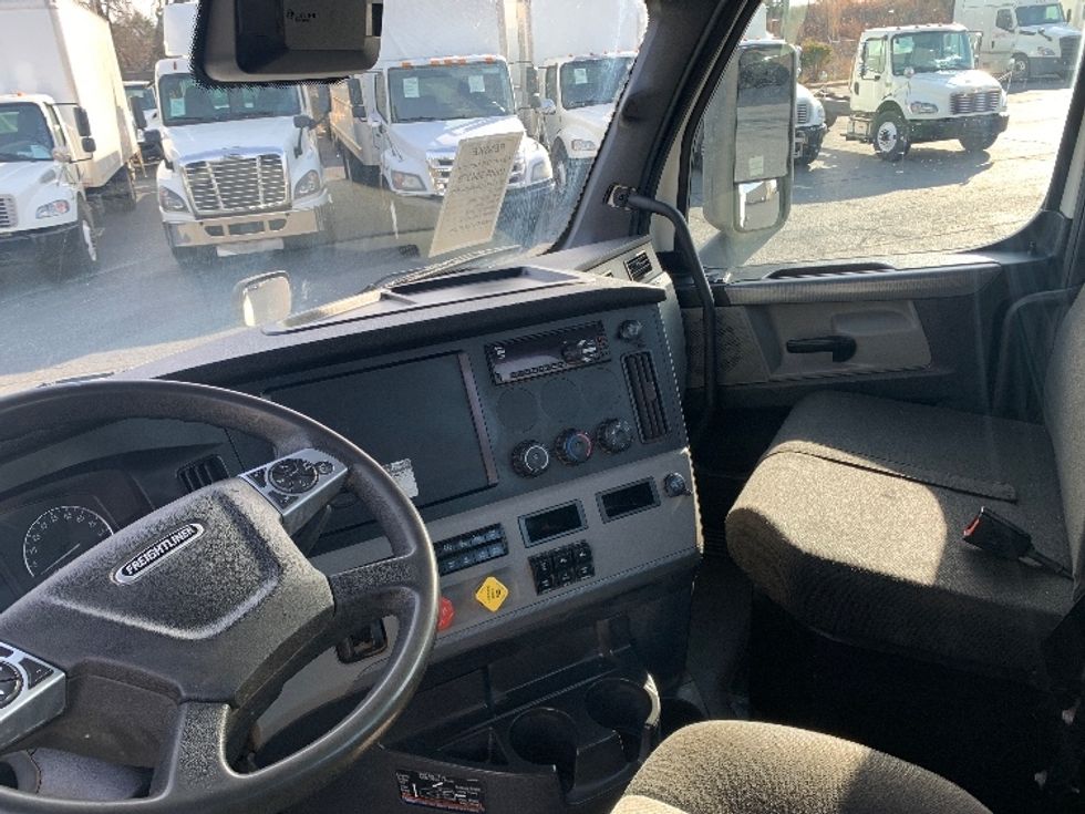 Day Cab Tractor-Heavy Duty Tractors-Freightliner-2021-T12664ST-Concord-NC-288,080\n\t\tmiles-$ 65,000 - Image 10