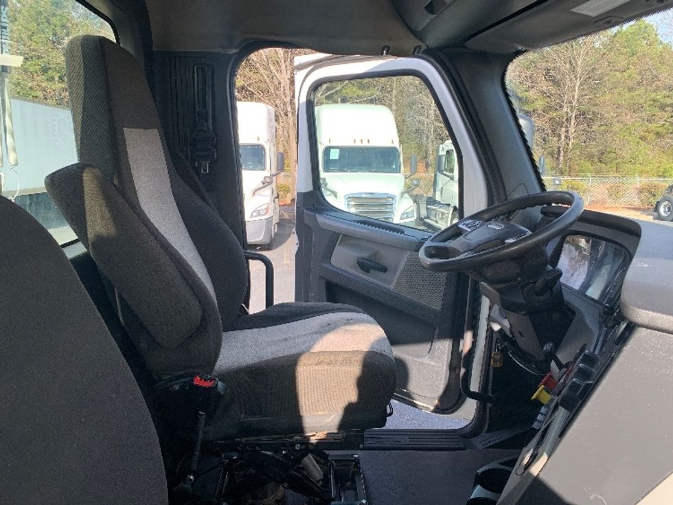 Day Cab Tractor-Heavy Duty Tractors-Freightliner-2021-T12664ST-Concord-NC-288,080\n\t\tmiles-$ 65,000 - Image 14