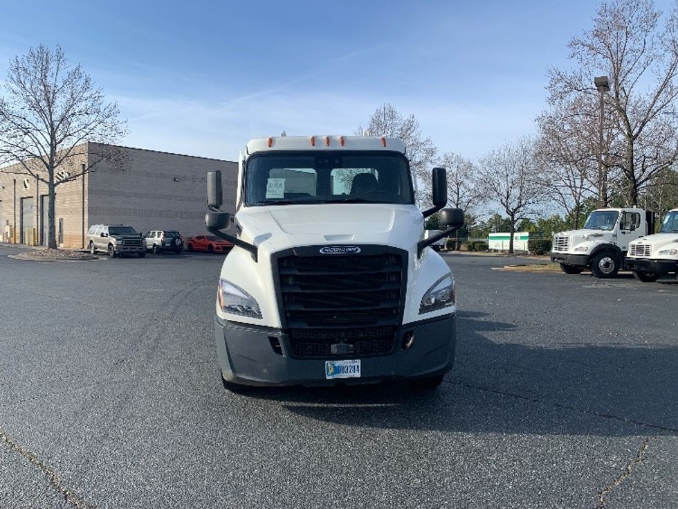 Day Cab Tractor-Heavy Duty Tractors-Freightliner-2021-T12664ST-Concord-NC-288,080\n\t\tmiles-$ 65,000 - Image 2