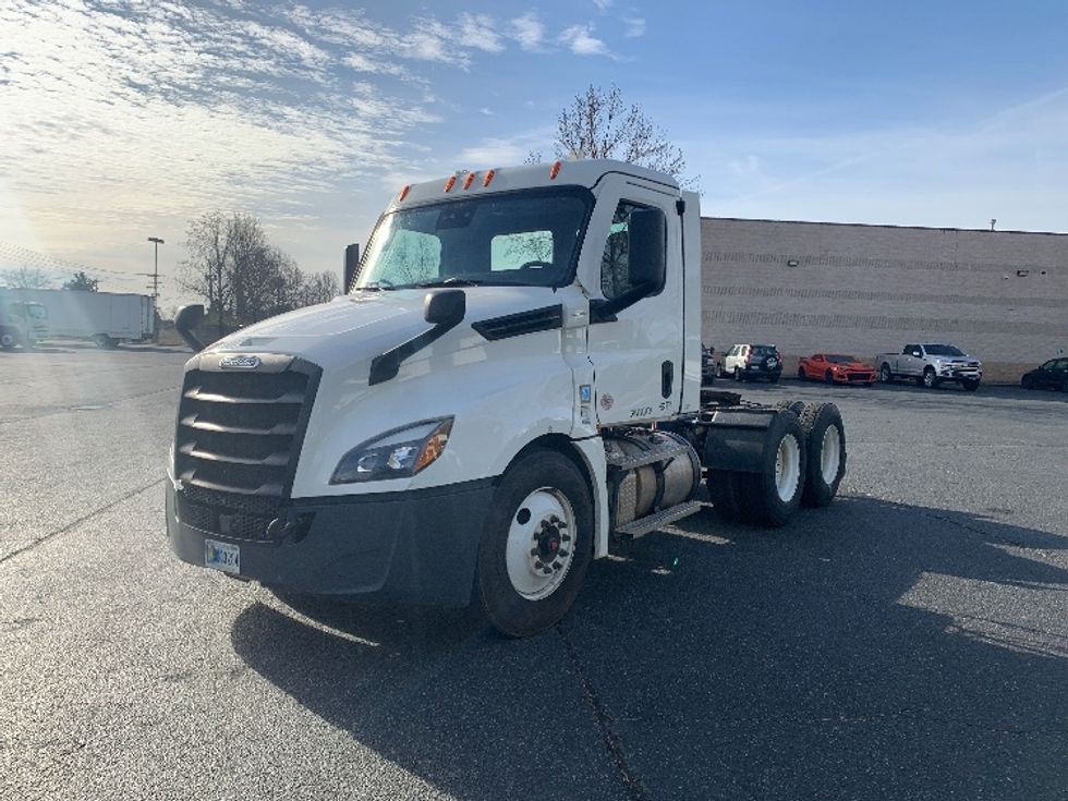 Day Cab Tractor-Heavy Duty Tractors-Freightliner-2021-T12664ST-Concord-NC-288,080\n\t\tmiles-$ 65,000 - Image 3
