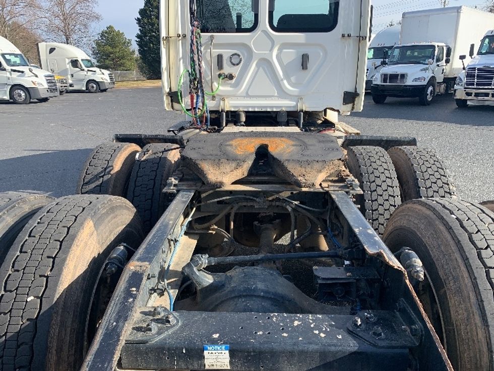 Day Cab Tractor-Heavy Duty Tractors-Freightliner-2021-T12664ST-Concord-NC-288,080\n\t\tmiles-$ 65,000 - Image 6