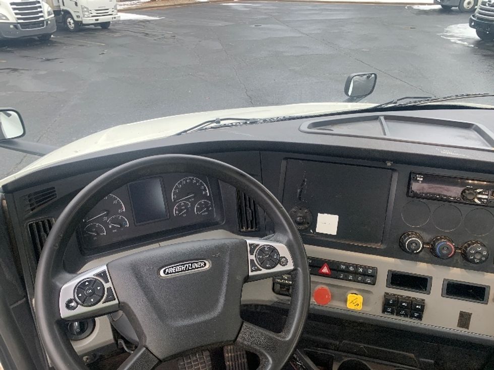 Day Cab Tractor-Heavy Duty Tractors-Freightliner-2021-T12664ST-Concord-NC-338,035\n\t\tmiles-$ 61,000 - Image 11