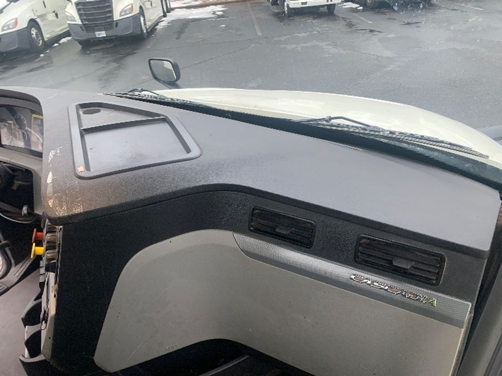 Day Cab Tractor-Heavy Duty Tractors-Freightliner-2021-T12664ST-Concord-NC-338,035\n\t\tmiles-$ 61,000 - Image 13