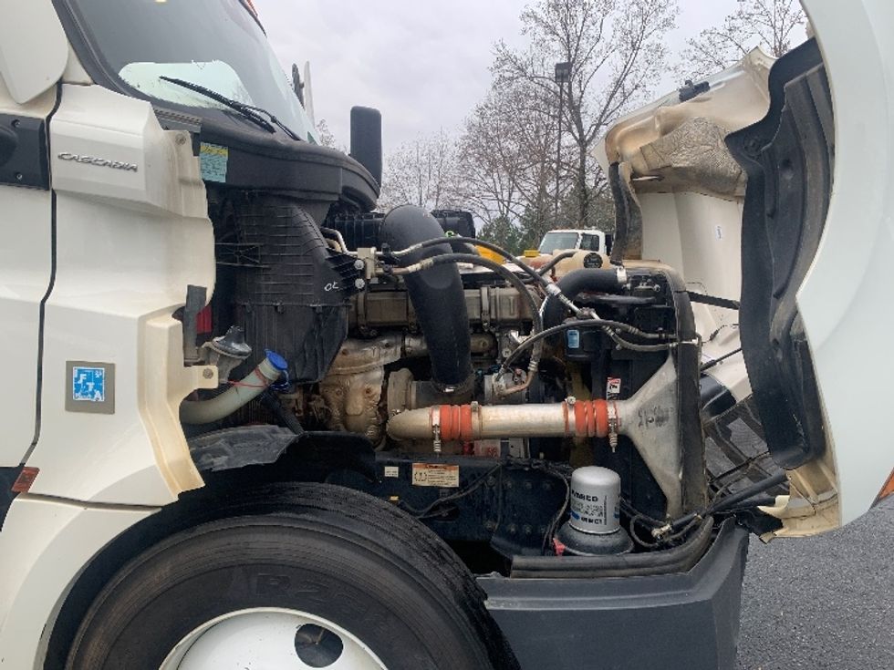 Day Cab Tractor-Heavy Duty Tractors-Freightliner-2021-T12664ST-Concord-NC-338,035\n\t\tmiles-$ 61,000 - Image 15