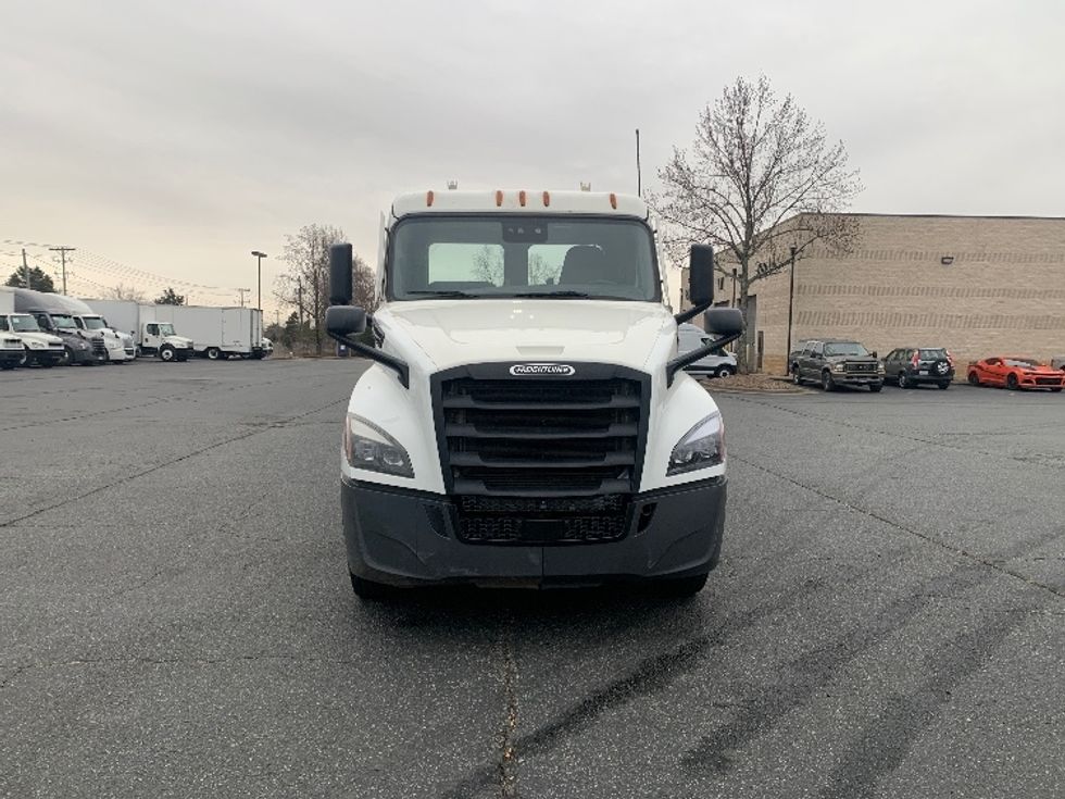 Day Cab Tractor-Heavy Duty Tractors-Freightliner-2021-T12664ST-Concord-NC-338,035\n\t\tmiles-$ 61,000 - Image 2