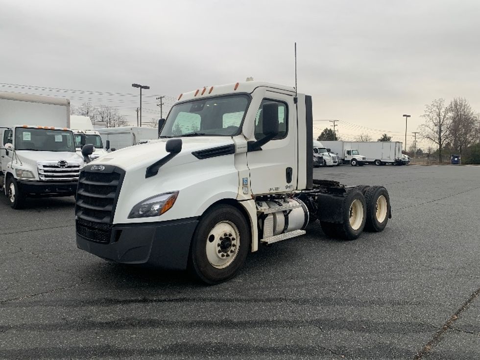Day Cab Tractor-Heavy Duty Tractors-Freightliner-2021-T12664ST-Concord-NC-338,035\n\t\tmiles-$ 61,000 - Image 3