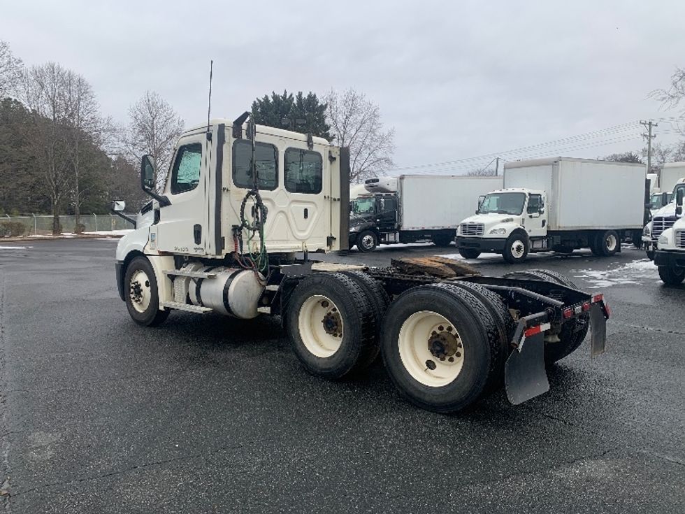 Day Cab Tractor-Heavy Duty Tractors-Freightliner-2021-T12664ST-Concord-NC-338,035\n\t\tmiles-$ 61,000 - Image 5