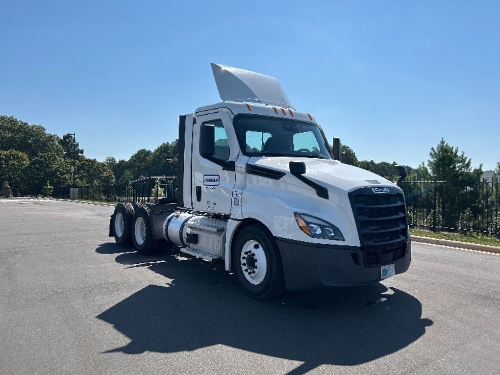 Day Cab Tractor-Heavy Duty Tractors-Freightliner-2021-T12664ST-Concord-NC-471,046\n\t\tmiles-$ 51,250 - Image 1