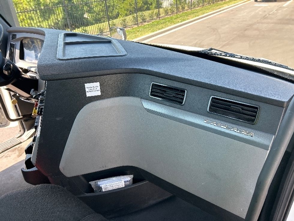 Day Cab Tractor-Heavy Duty Tractors-Freightliner-2021-T12664ST-Concord-NC-471,046\n\t\tmiles-$ 51,250 - Image 13