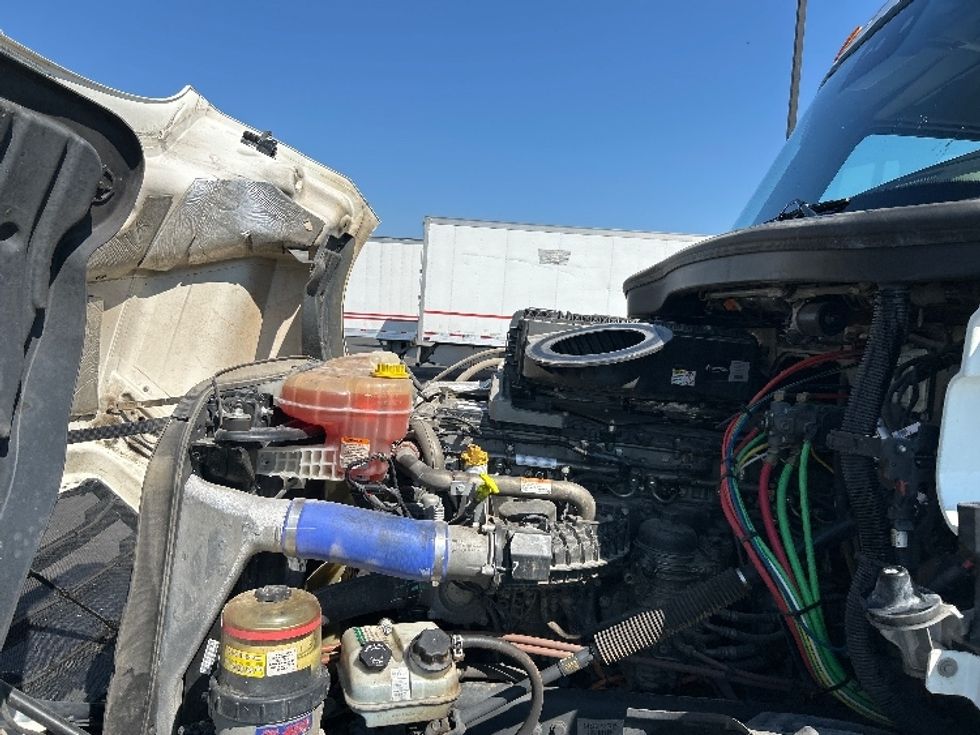 Day Cab Tractor-Heavy Duty Tractors-Freightliner-2021-T12664ST-Concord-NC-471,046\n\t\tmiles-$ 51,250 - Image 16