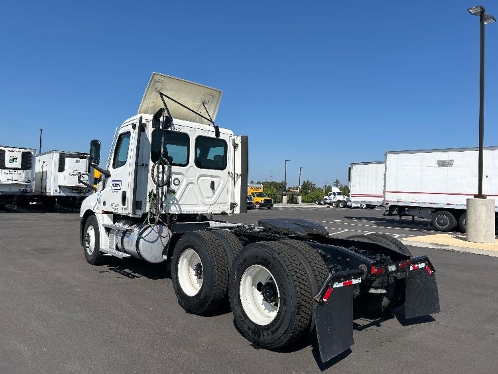 Day Cab Tractor-Heavy Duty Tractors-Freightliner-2021-T12664ST-Concord-NC-471,046\n\t\tmiles-$ 51,250 - Image 5
