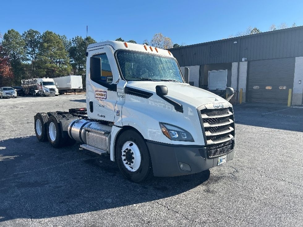 Day Cab Tractor-Heavy Duty Tractors-Freightliner-2021-T12664ST-Conyers-GA-340,258\n\t\tmiles-$ 57,500 - Image 1