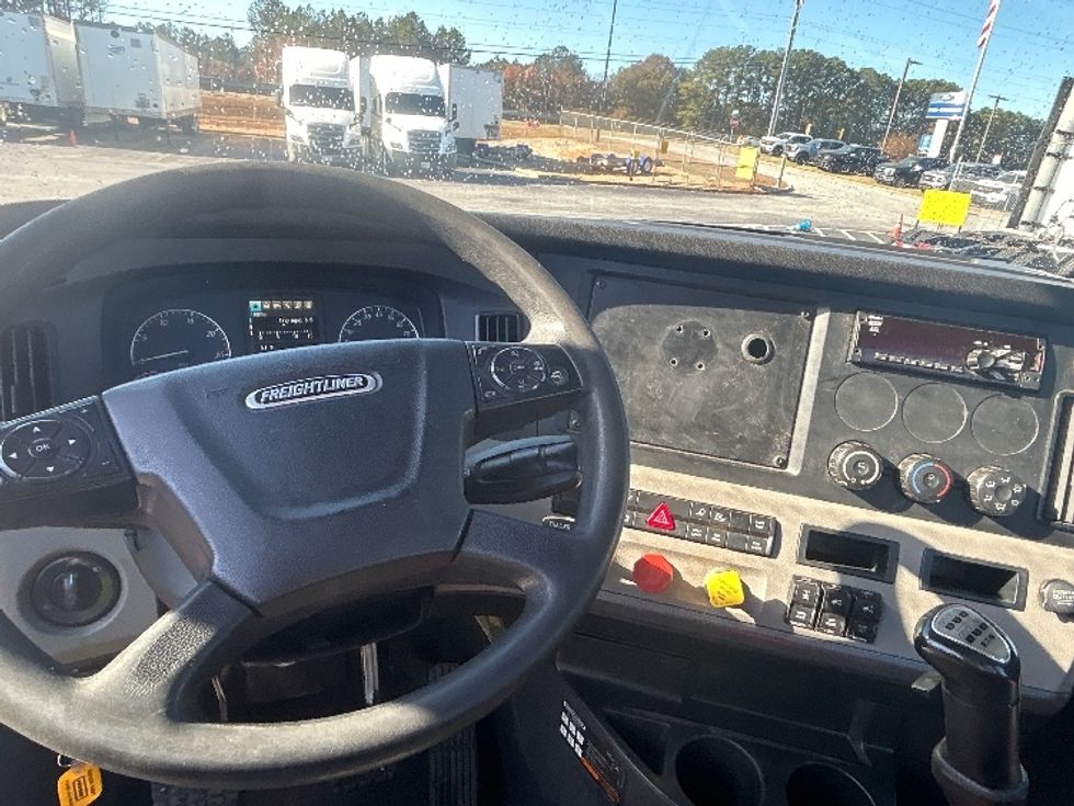 Day Cab Tractor-Heavy Duty Tractors-Freightliner-2021-T12664ST-Conyers-GA-340,258\n\t\tmiles-$ 57,500 - Image 11