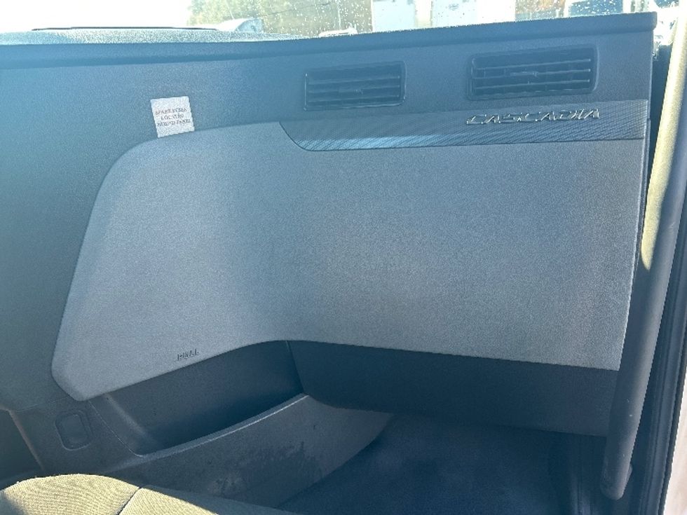 Day Cab Tractor-Heavy Duty Tractors-Freightliner-2021-T12664ST-Conyers-GA-340,258\n\t\tmiles-$ 57,500 - Image 13