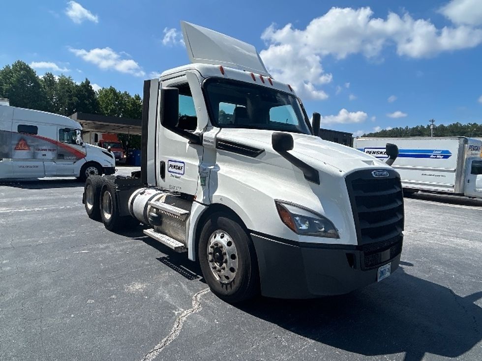 Day Cab Tractor-Heavy Duty Tractors-Freightliner-2021-T12664ST-Conyers-GA-717,446\n\t\tmiles-$ 26,750 - Image 1