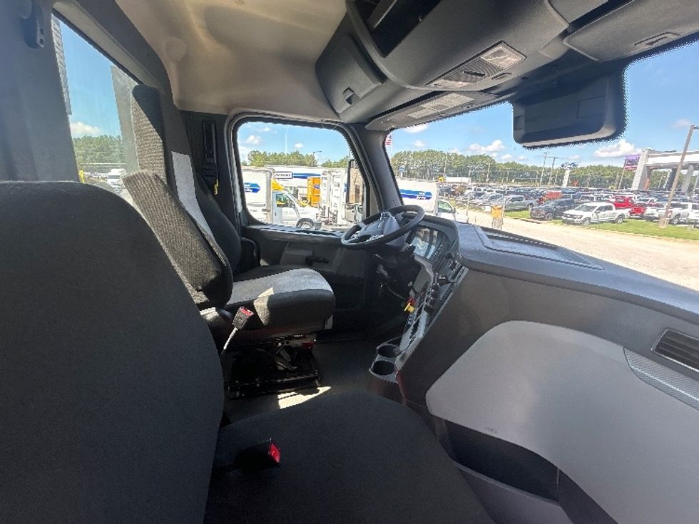 Day Cab Tractor-Heavy Duty Tractors-Freightliner-2021-T12664ST-Conyers-GA-717,446\n\t\tmiles-$ 26,750 - Image 14