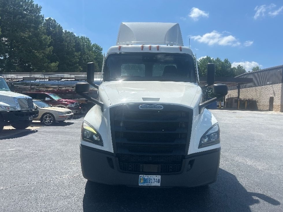 Day Cab Tractor-Heavy Duty Tractors-Freightliner-2021-T12664ST-Conyers-GA-717,446\n\t\tmiles-$ 26,750 - Image 2
