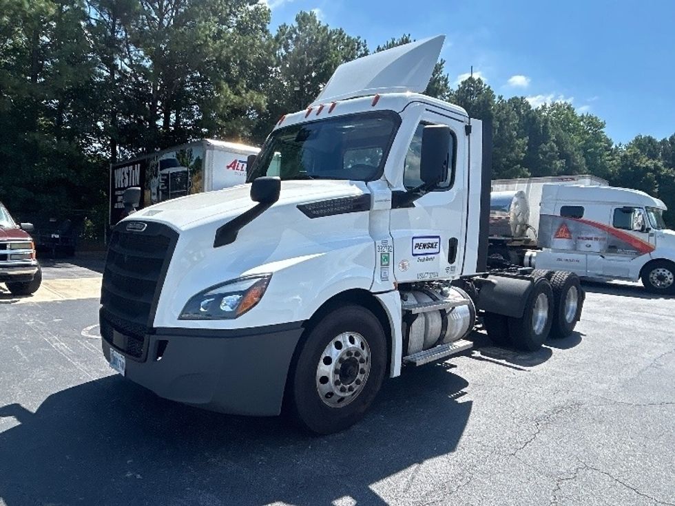 Day Cab Tractor-Heavy Duty Tractors-Freightliner-2021-T12664ST-Conyers-GA-717,446\n\t\tmiles-$ 26,750 - Image 3