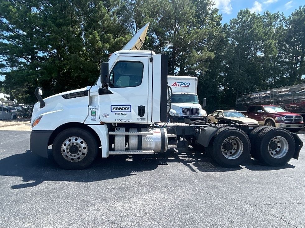 Day Cab Tractor-Heavy Duty Tractors-Freightliner-2021-T12664ST-Conyers-GA-717,446\n\t\tmiles-$ 26,750 - Image 4