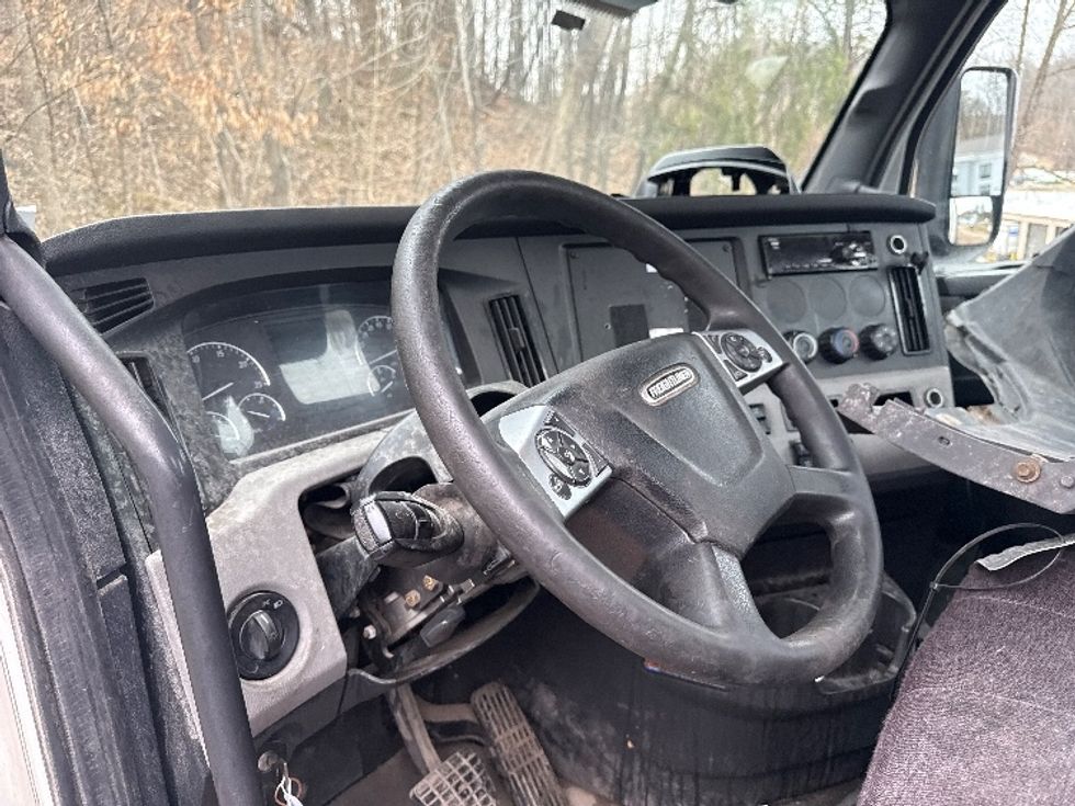 Day Cab Tractor-Heavy Duty Tractors-Freightliner-2021-T12664ST-Cross Lanes-WV-428,379\n\t\tmiles-$ 15,000 - Image 10