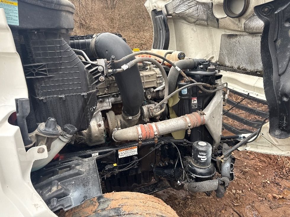 Day Cab Tractor-Heavy Duty Tractors-Freightliner-2021-T12664ST-Cross Lanes-WV-428,379\n\t\tmiles-$ 15,000 - Image 15