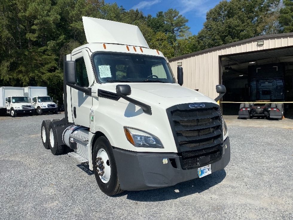 Day Cab Tractor-Heavy Duty Tractors-Freightliner-2021-T12664ST-Dalton-GA-612,944\n\t\tmiles-$ 37,750 - Image 1