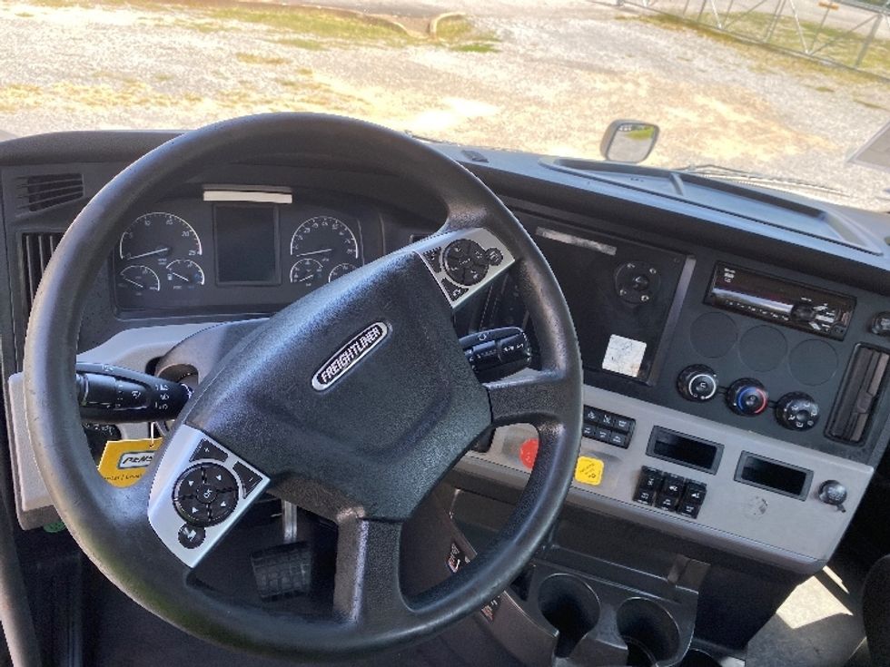 Day Cab Tractor-Heavy Duty Tractors-Freightliner-2021-T12664ST-Dalton-GA-612,944\n\t\tmiles-$ 37,750 - Image 11
