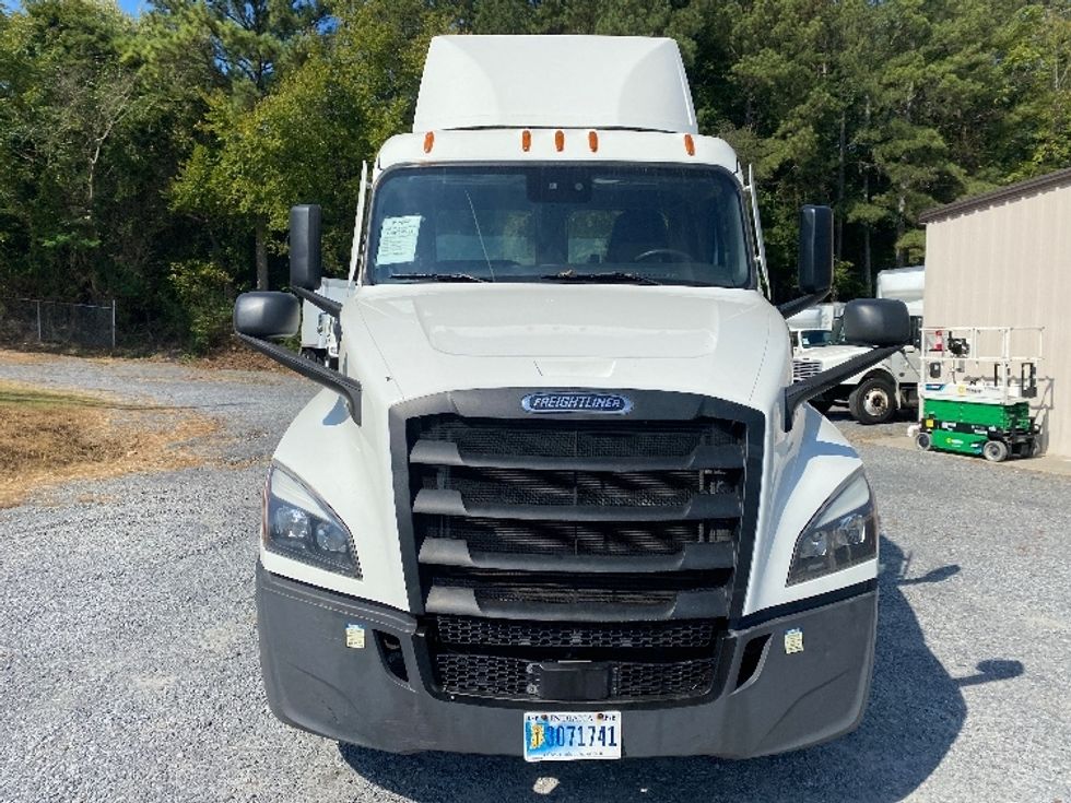 Day Cab Tractor-Heavy Duty Tractors-Freightliner-2021-T12664ST-Dalton-GA-612,944\n\t\tmiles-$ 37,750 - Image 2