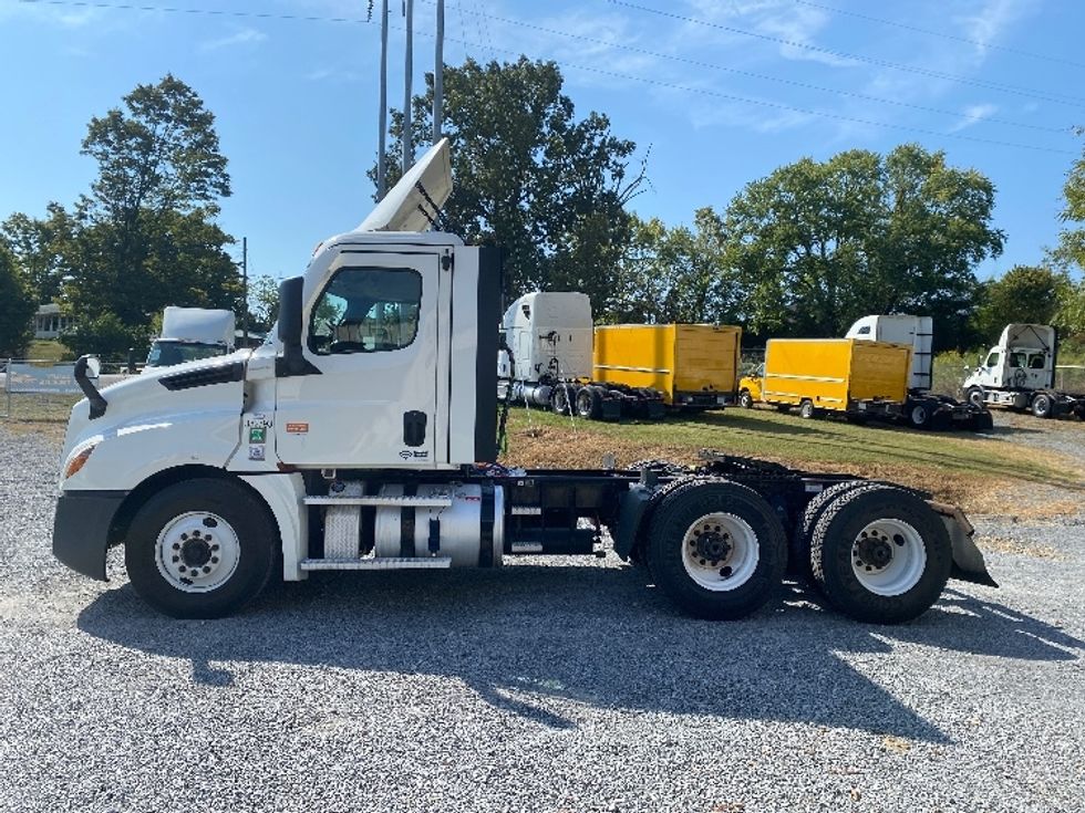 Day Cab Tractor-Heavy Duty Tractors-Freightliner-2021-T12664ST-Dalton-GA-612,944\n\t\tmiles-$ 37,750 - Image 4