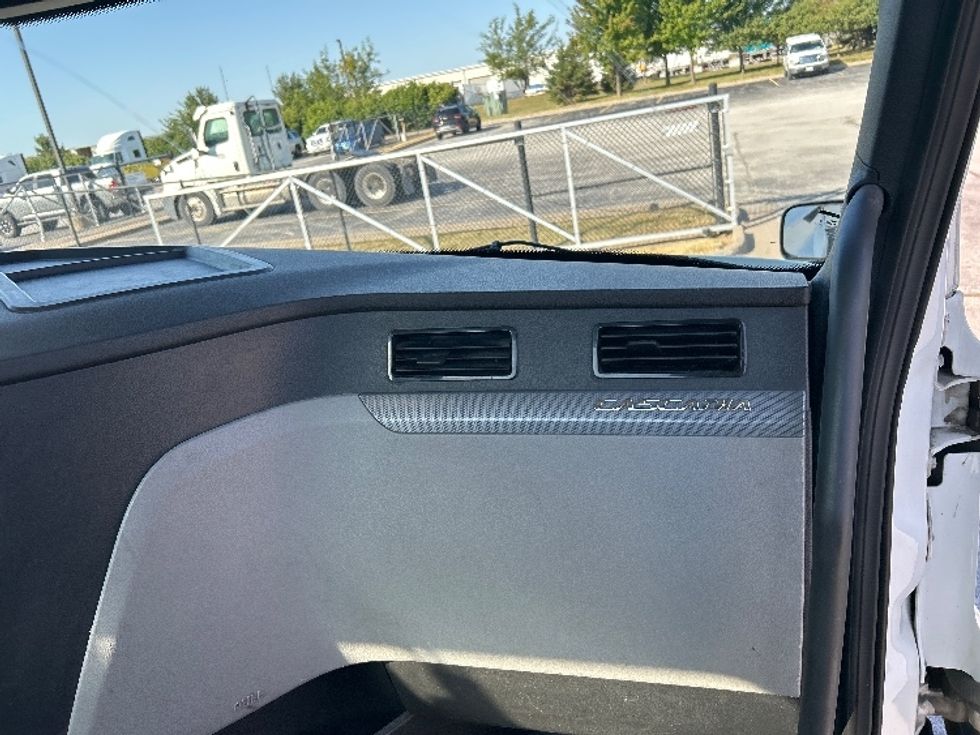 Day Cab Tractor-Heavy Duty Tractors-Freightliner-2021-T12664ST-Davenport-IA-558,870\n\t\tmiles-$ 43,500 - Image 13