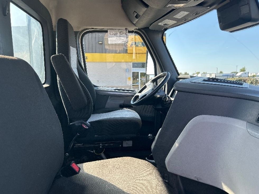 Day Cab Tractor-Heavy Duty Tractors-Freightliner-2021-T12664ST-Davenport-IA-558,870\n\t\tmiles-$ 43,500 - Image 14