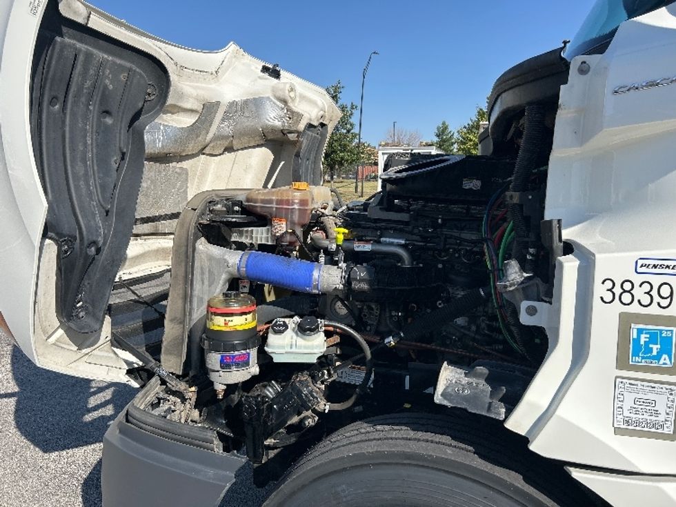 Day Cab Tractor-Heavy Duty Tractors-Freightliner-2021-T12664ST-Davenport-IA-558,870\n\t\tmiles-$ 43,500 - Image 16