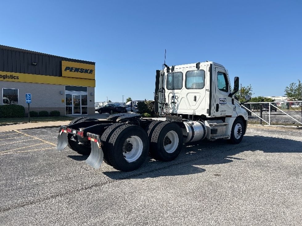 Day Cab Tractor-Heavy Duty Tractors-Freightliner-2021-T12664ST-Davenport-IA-558,870\n\t\tmiles-$ 43,500 - Image 7