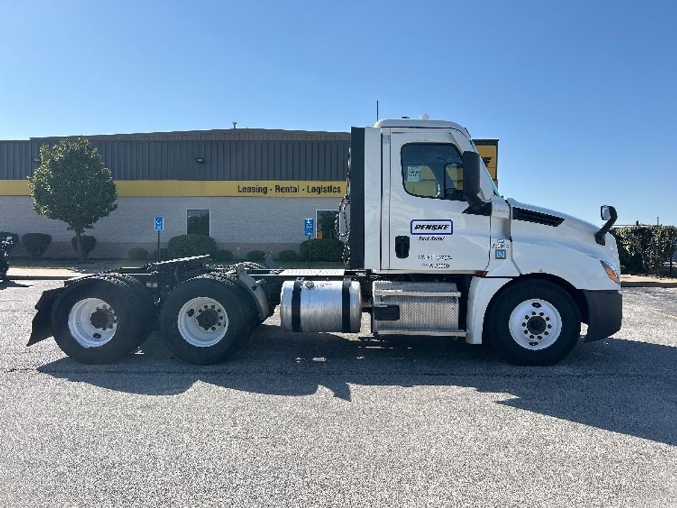 Day Cab Tractor-Heavy Duty Tractors-Freightliner-2021-T12664ST-Davenport-IA-558,870\n\t\tmiles-$ 43,500 - Image 8