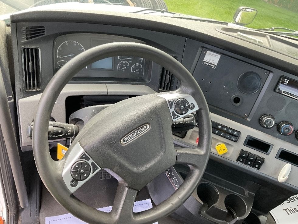 Day Cab Tractor-Heavy Duty Tractors-Freightliner-2021-T12664ST-De Pere-WI-425,565\n\t\tmiles-$ 53,750 - Image 11