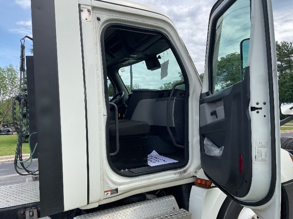 Day Cab Tractor-Heavy Duty Tractors-Freightliner-2021-T12664ST-De Pere-WI-425,565\n\t\tmiles-$ 53,750 - Image 12