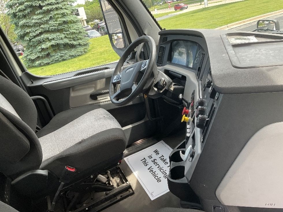 Day Cab Tractor-Heavy Duty Tractors-Freightliner-2021-T12664ST-De Pere-WI-425,565\n\t\tmiles-$ 53,750 - Image 14