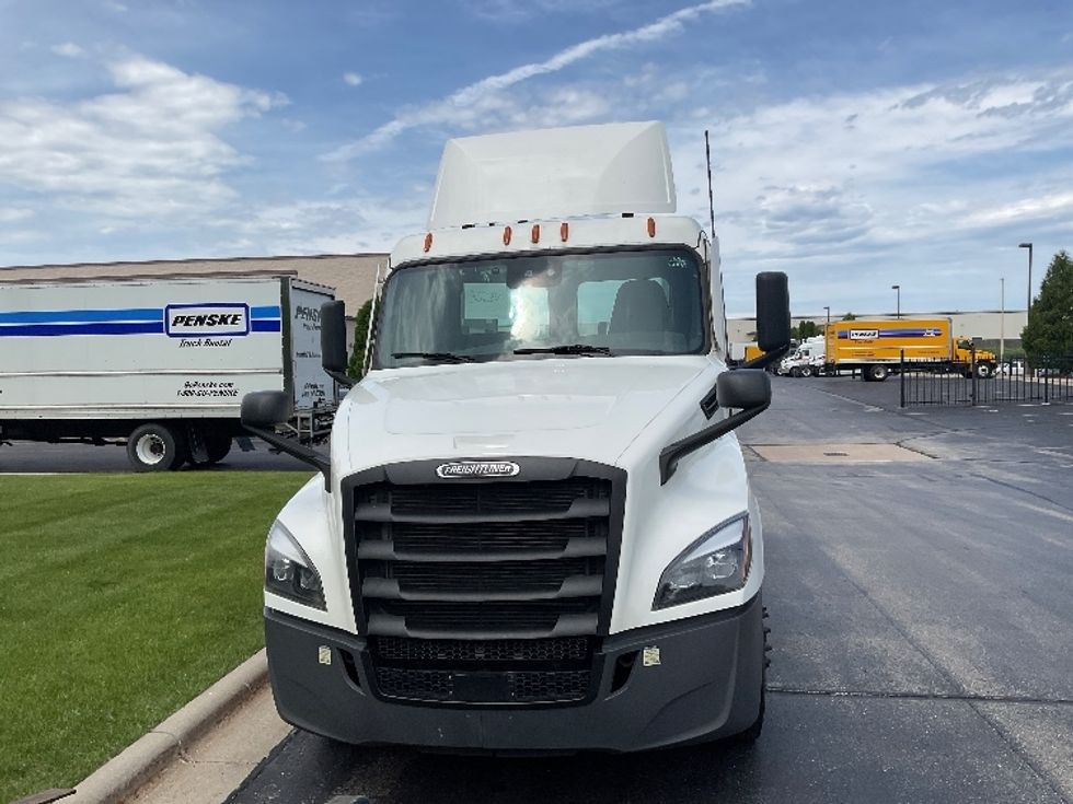 Day Cab Tractor-Heavy Duty Tractors-Freightliner-2021-T12664ST-De Pere-WI-425,565\n\t\tmiles-$ 53,750 - Image 2