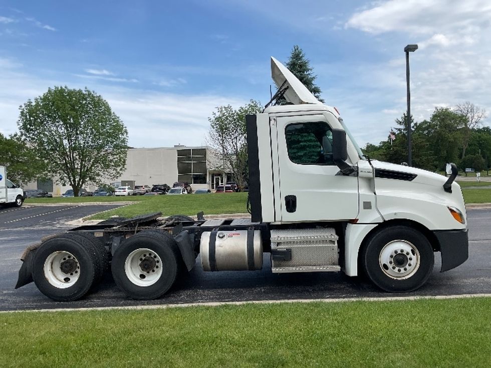 Day Cab Tractor-Heavy Duty Tractors-Freightliner-2021-T12664ST-De Pere-WI-425,565\n\t\tmiles-$ 53,750 - Image 8