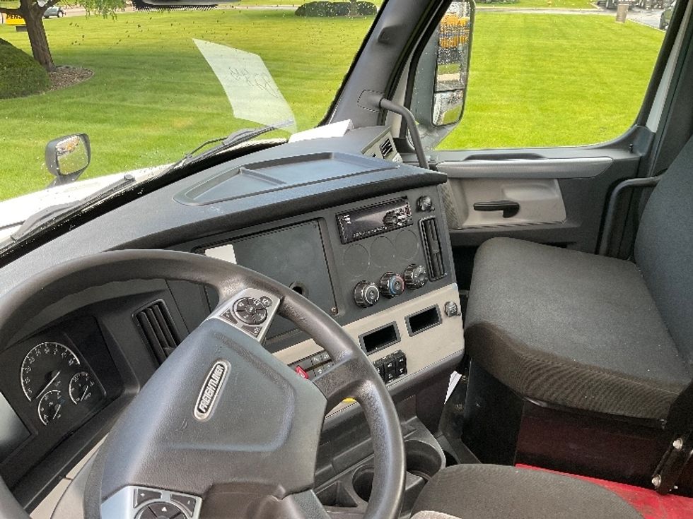 Day Cab Tractor-Heavy Duty Tractors-Freightliner-2021-T12664ST-De Pere-WI-472,773\n\t\tmiles-$ 49,000 - Image 10
