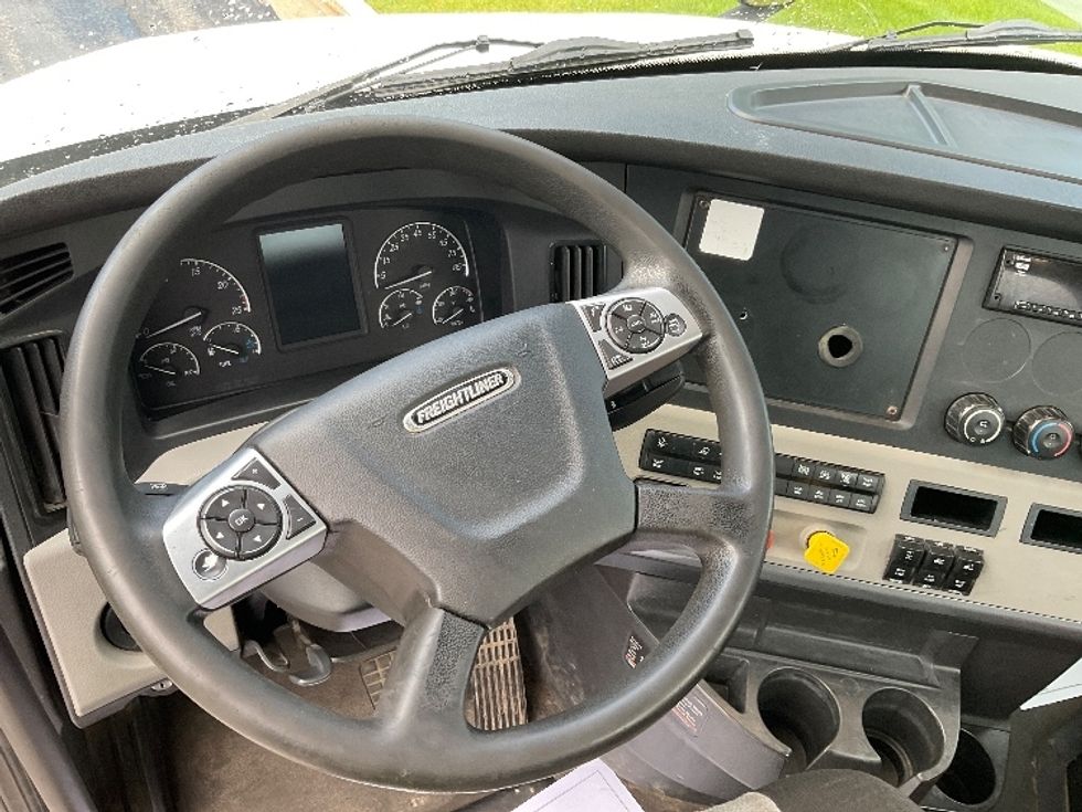 Day Cab Tractor-Heavy Duty Tractors-Freightliner-2021-T12664ST-De Pere-WI-472,773\n\t\tmiles-$ 49,000 - Image 11