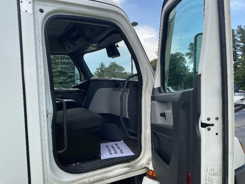 Day Cab Tractor-Heavy Duty Tractors-Freightliner-2021-T12664ST-De Pere-WI-472,773\n\t\tmiles-$ 49,000 - Image 12