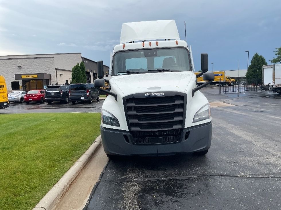 Day Cab Tractor-Heavy Duty Tractors-Freightliner-2021-T12664ST-De Pere-WI-472,773\n\t\tmiles-$ 49,000 - Image 2